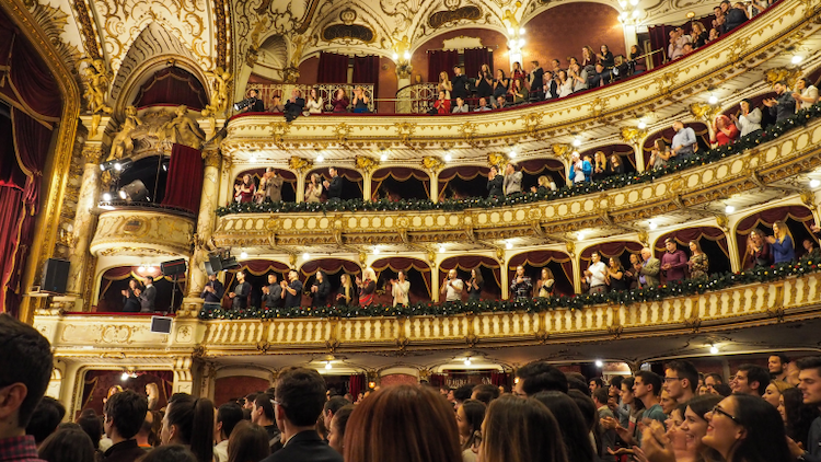JGA Idee | JGA in der Oper: Eleganz trifft auf Kultur